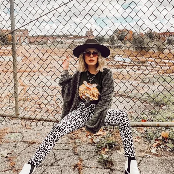 SOLD OUT Grateful Dead Skeleton Rock Band Graphic Tee - Picture 5 of 6